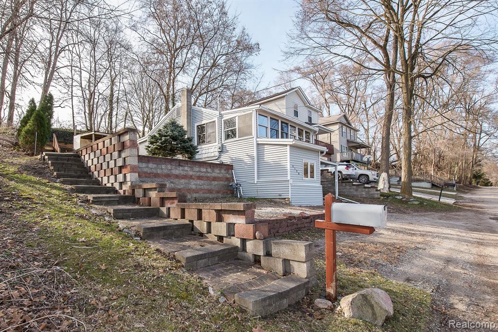 8128 Halfway Drive, Brighton, MI 48116 — Photo 3