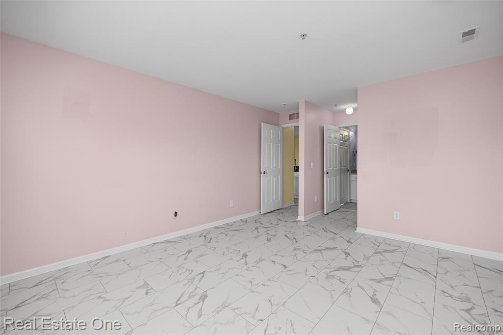 160 Sandy Lane, Walled Lake, MI 48390 — Photo 38