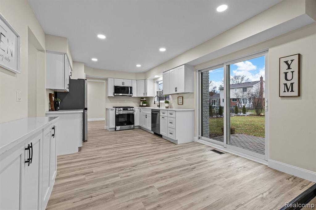 7451 ADMIRALTY Drive, Canton, MI 48187 — Photo 15