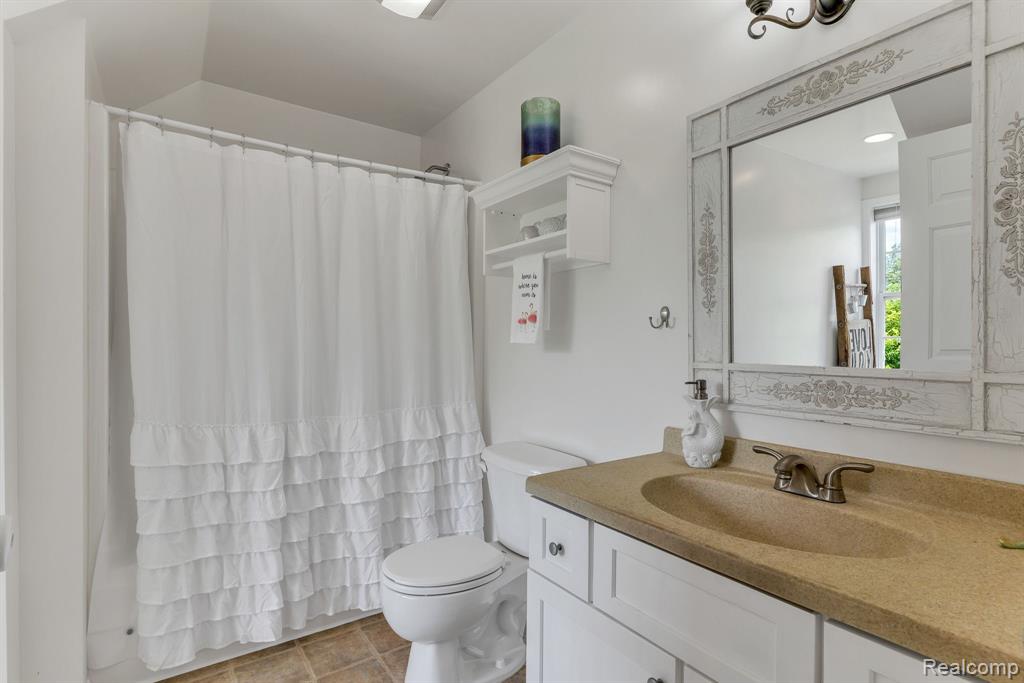 5827 WESTWOOD Drive, Grand Blanc, MI 48439 — Photo 43