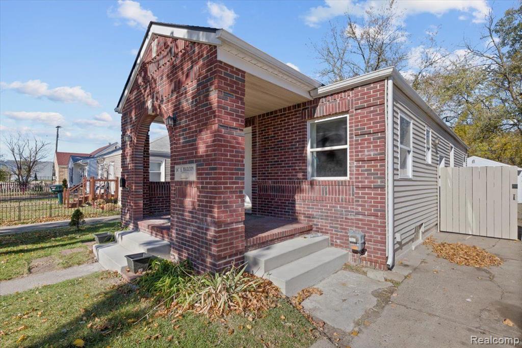 567 E MADISON Avenue, Pontiac, MI 48340 — Photo 5