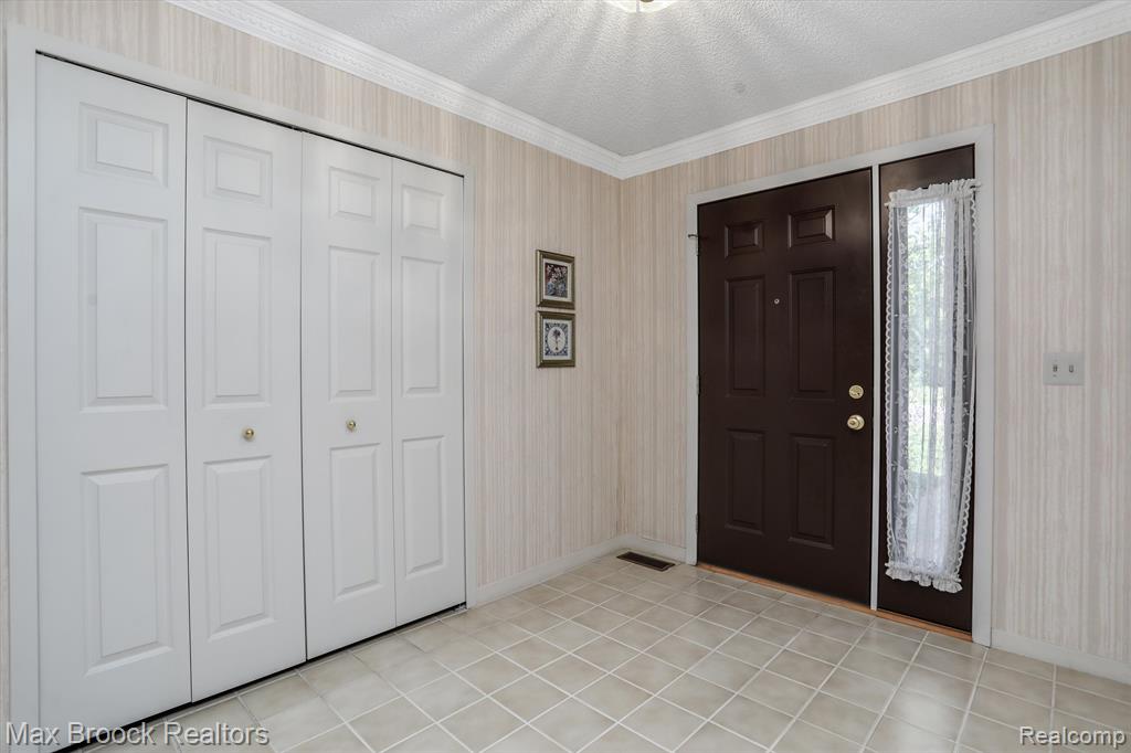 6257 GATEWOOD, West Bloomfield, MI — Photo 3