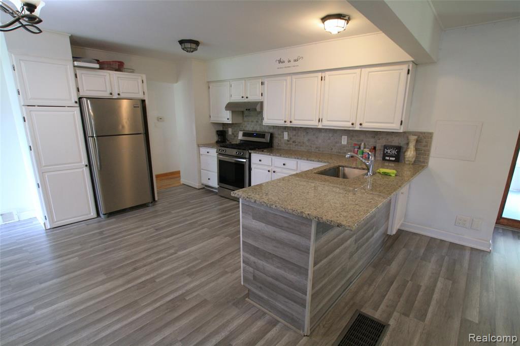 6325 Clarkston Road, Clarkston, MI — Photo 9