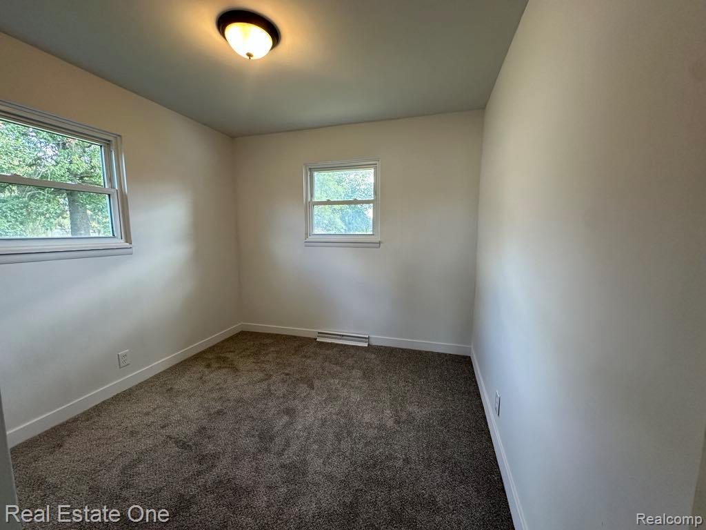 5481 Belsay Road, Grand Blanc, MI 48439 — Photo 11