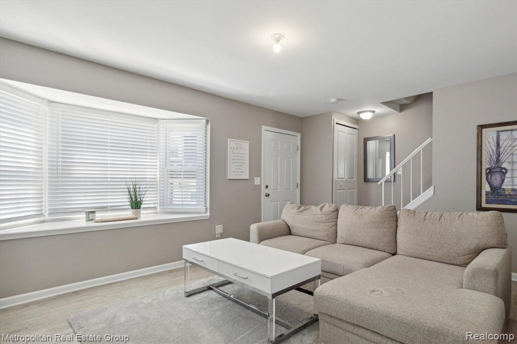 284 LAKE VILLAGE Drive, Walled Lake, MI 48390 — Photo 5