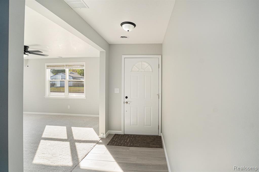 105 S Comstock Street, Corunna, MI 48817 — Photo 5