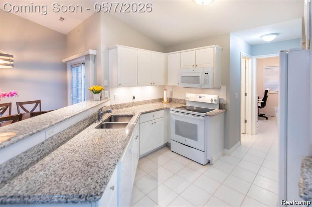 1560 W Lakeview Lane, Canton, MI 48187 — Photo 8
