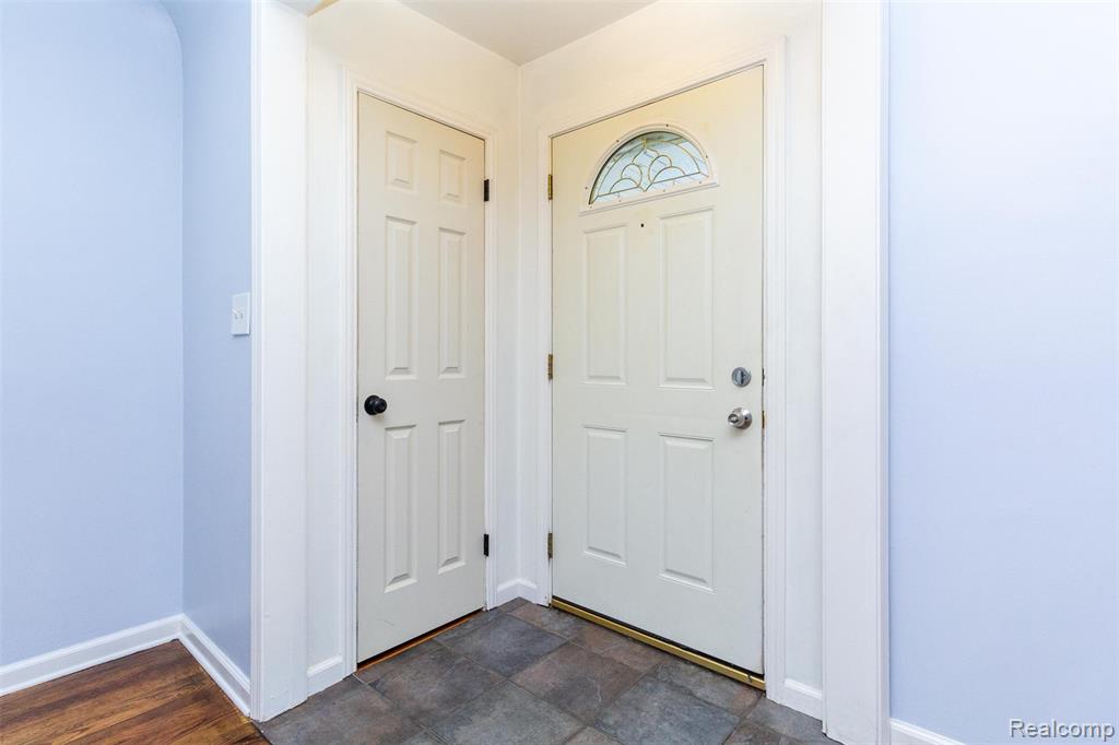 8235 Mackay Court, Utica, MI 48317 — Photo 5