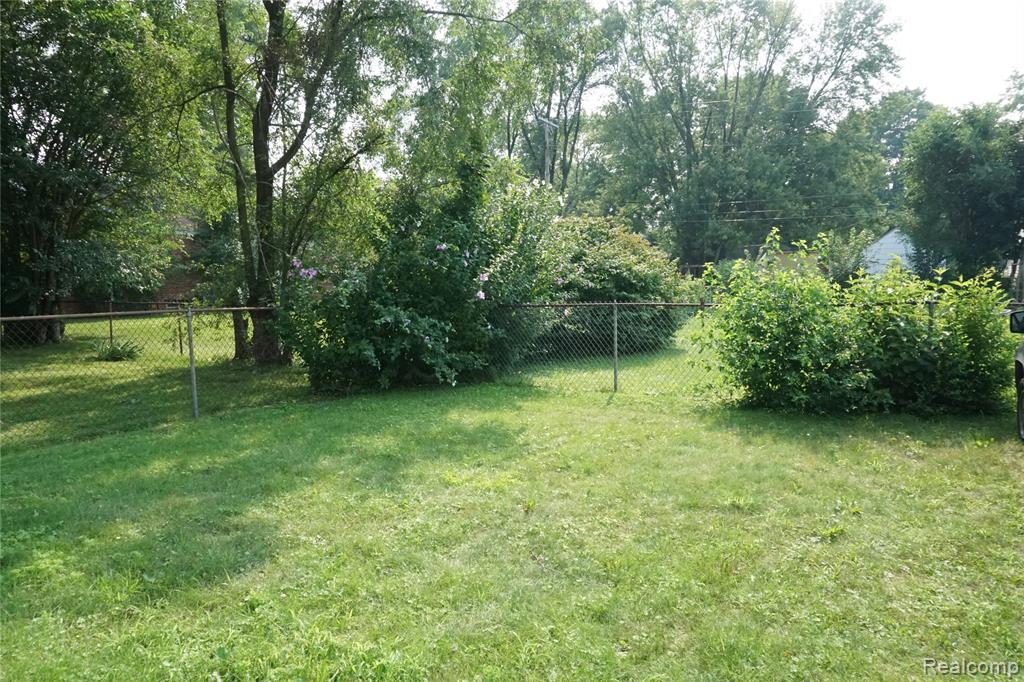 Vacant Leona Drive, Redford, MI 48239 — Photo 2