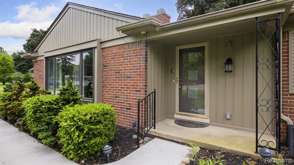 4845 KEITHDALE Lane, Bloomfield Hills, MI 48302 — Photo 2