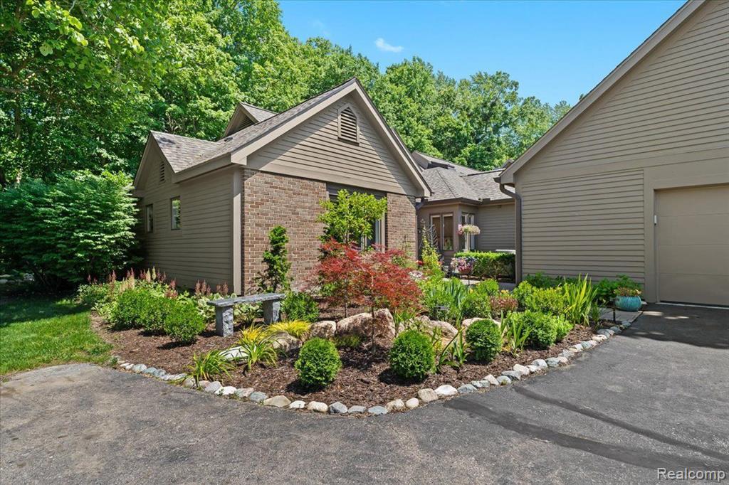 4596 COTTONWOOD Drive, Ann Arbor, MI 48108 — Photo 2