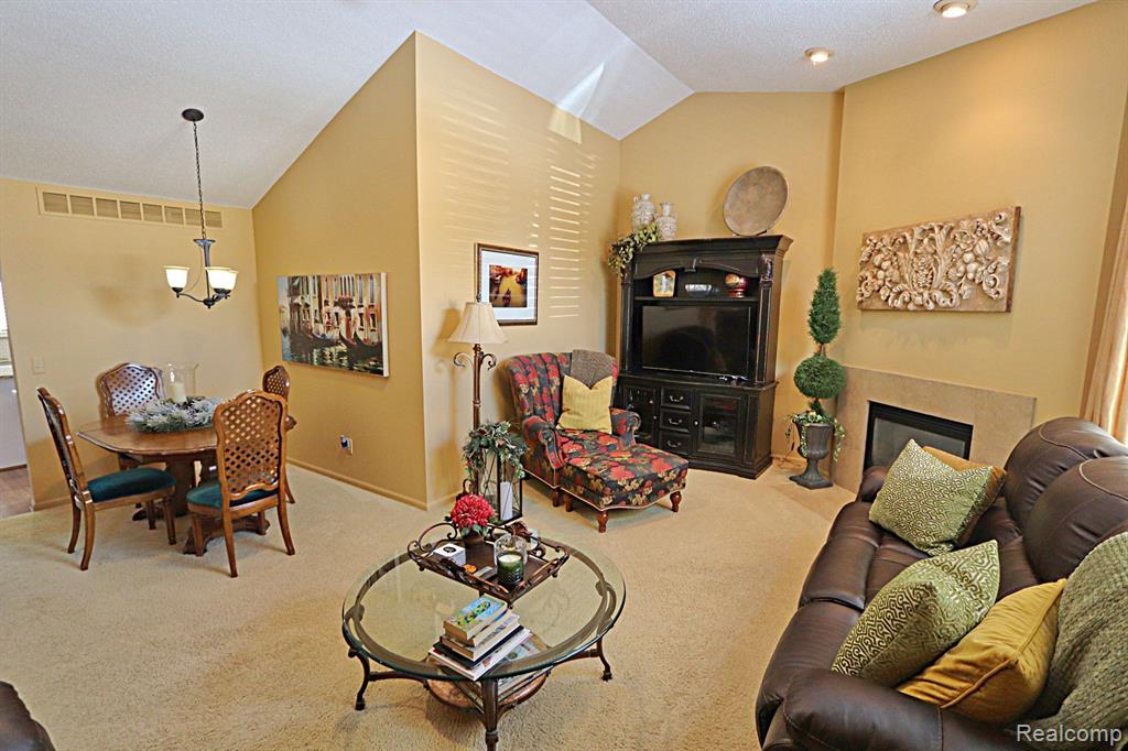 35053 KNOLLWOOD Lane, Farmington Hills, MI 48335 — Photo 23