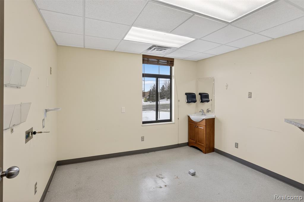10683 S SAGINAW Street, Grand Blanc, MI 48439 — Photo 10