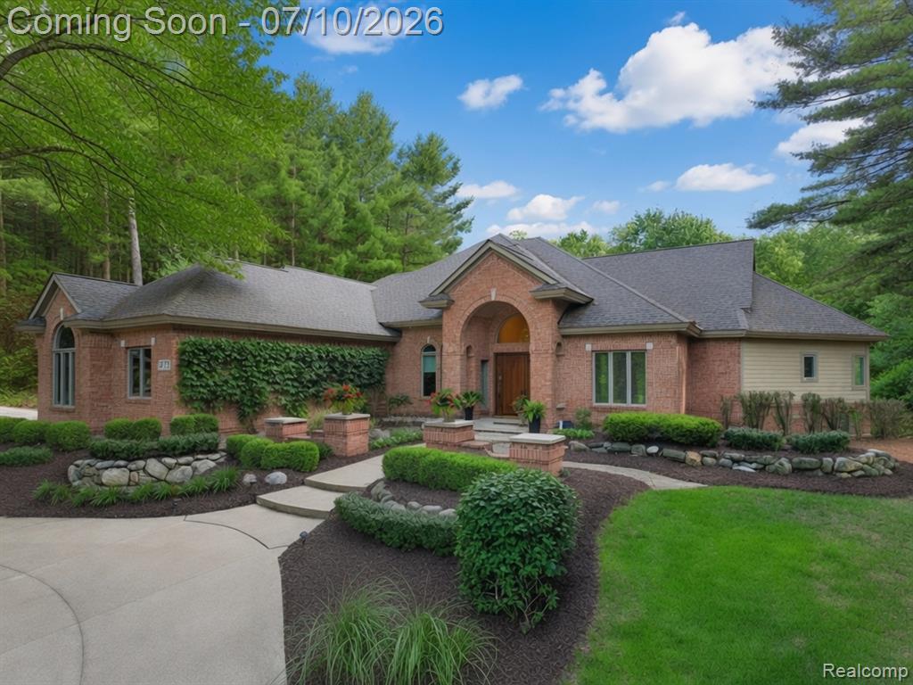 12172 Woodline Drive, Fenton, MI 48430