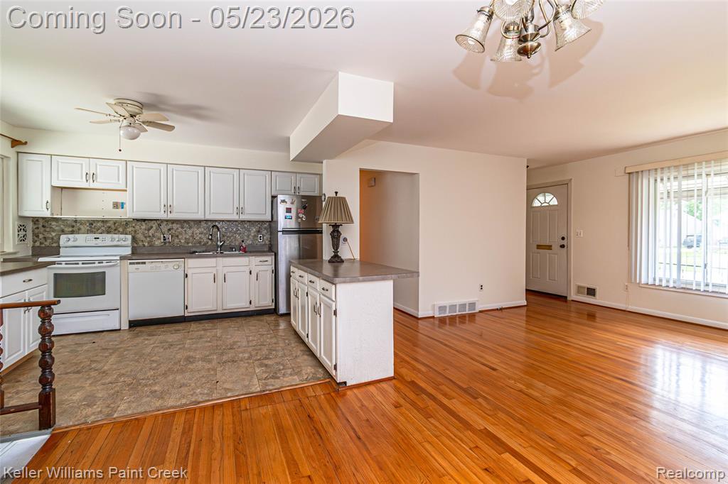 31395 Lyons Circle W, Warren, MI 48092 — Photo 22