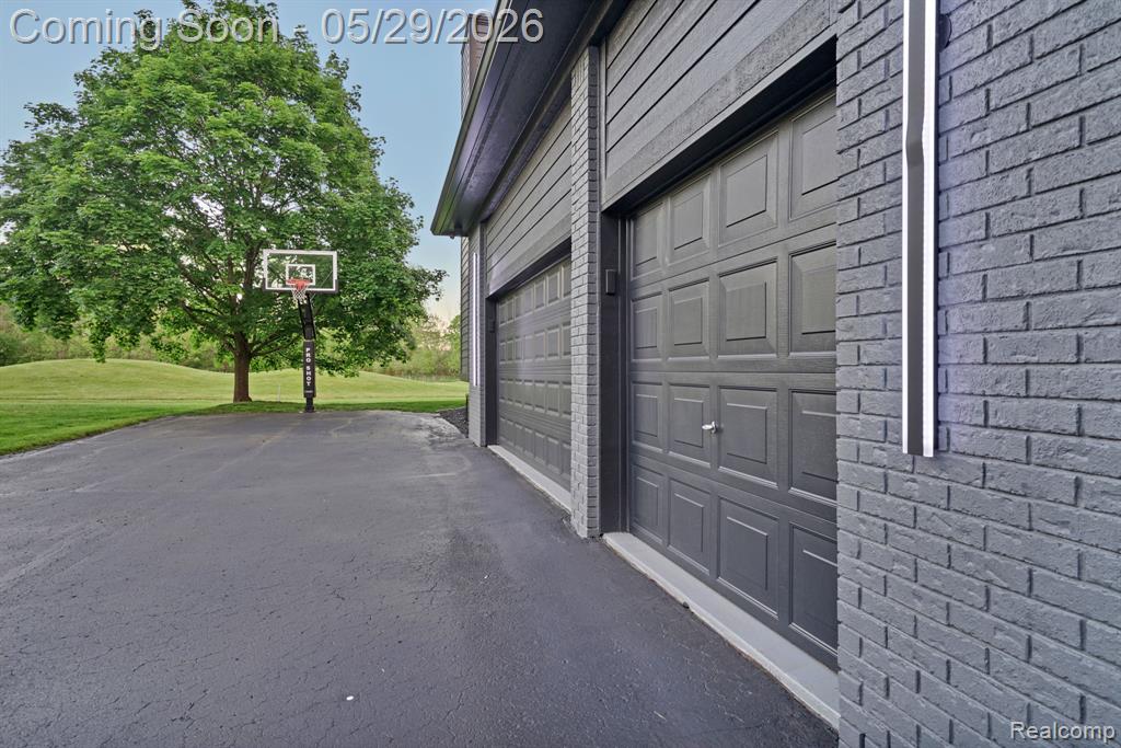 5729 Woodfield Parkway, Grand Blanc, MI 48439 — Photo 51