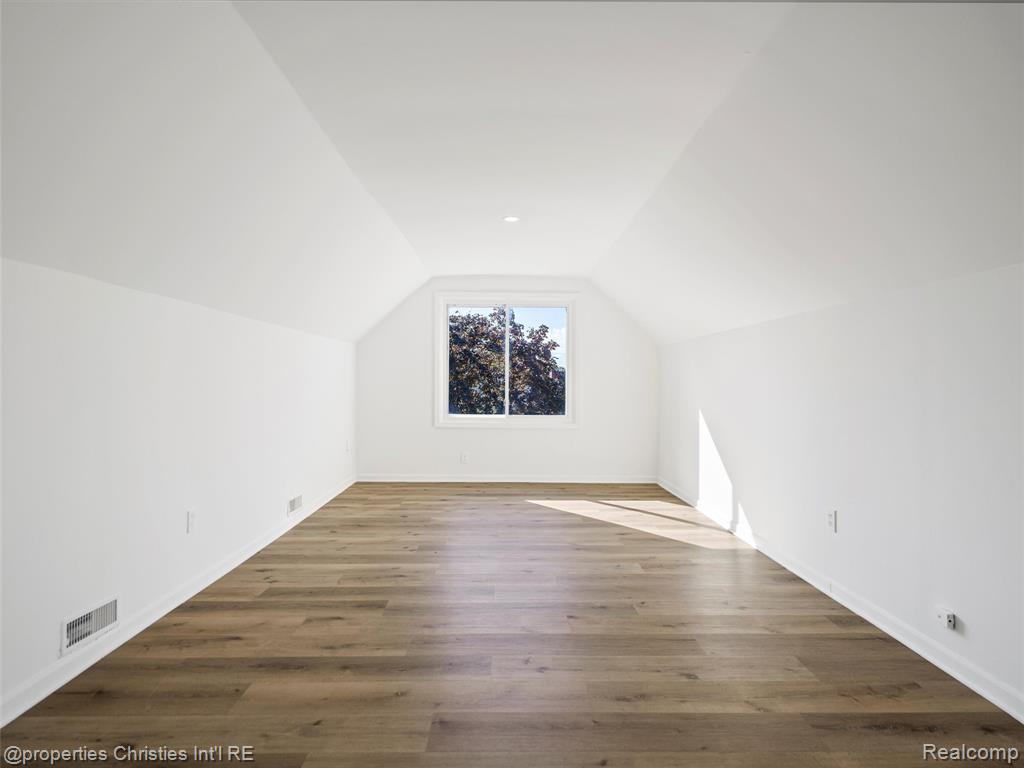 8770 Leroy Street, Oak Park, MI 48237 — Photo 19