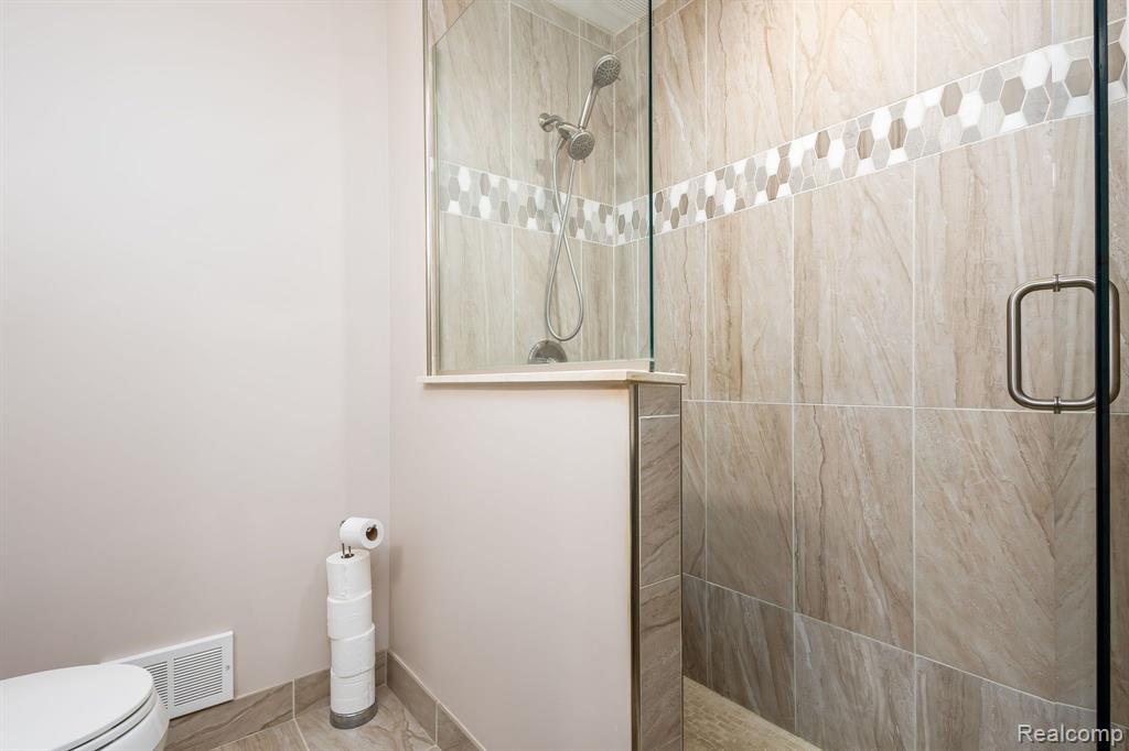 682 LOCKPORT Road, Rochester, MI 48307 — Photo 15