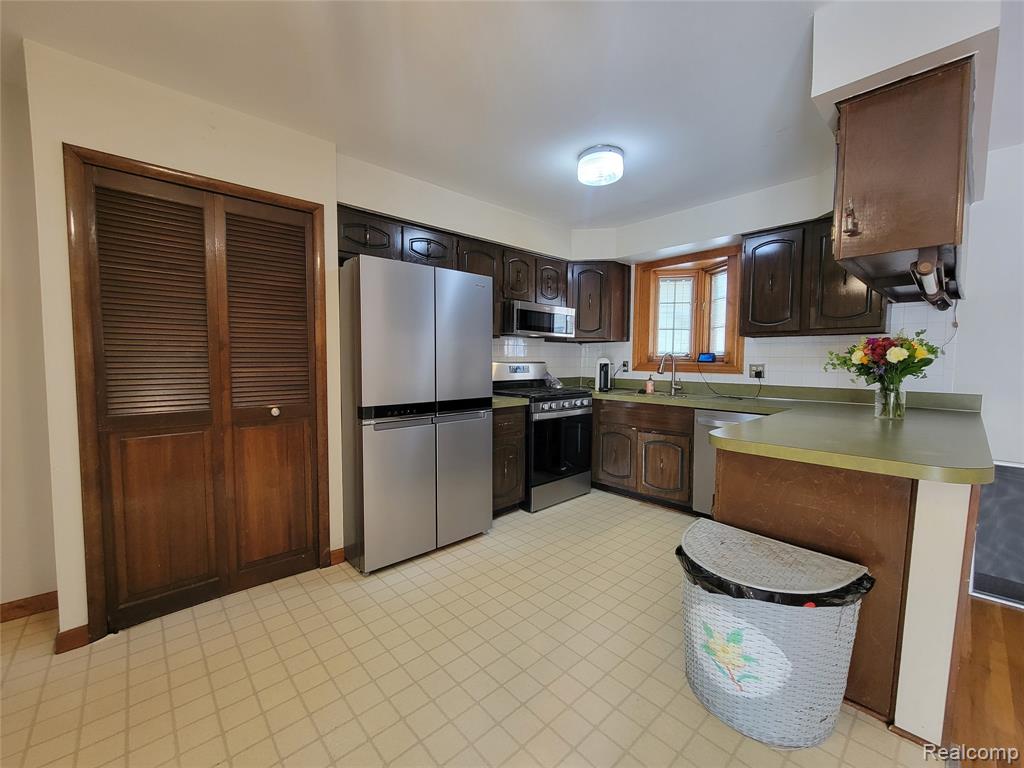 4687 Jackson Street, Trenton, MI 48183 — Photo 14
