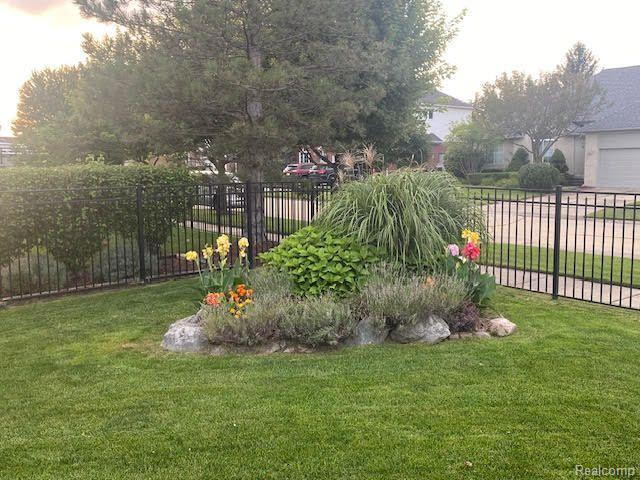 48701 LAFAYETTE Drive, Macomb, MI 48044 — Photo 18
