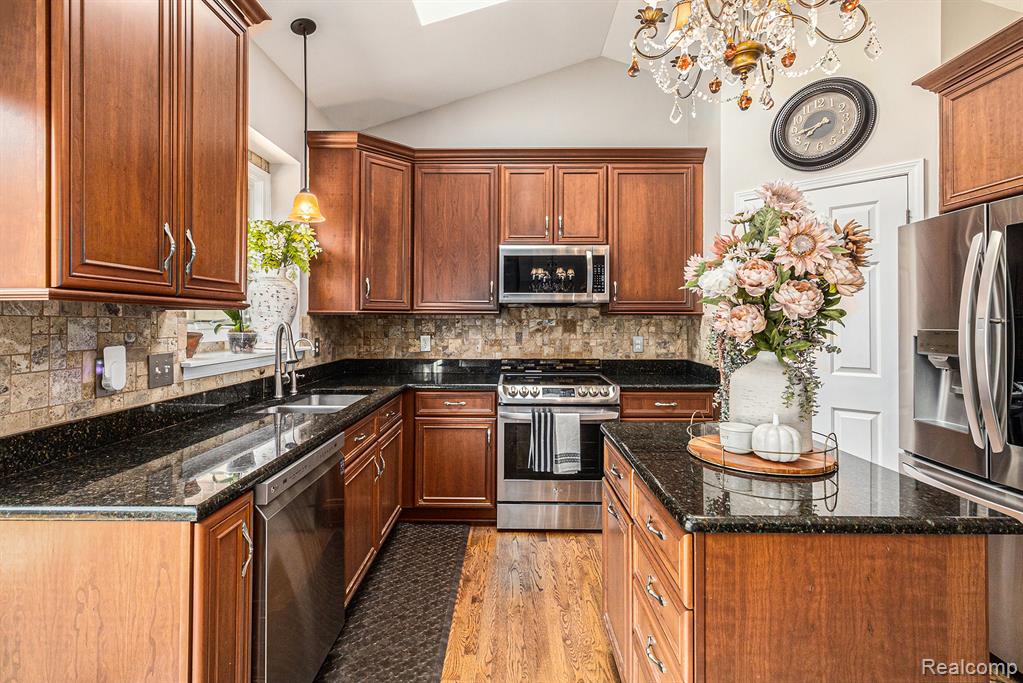 6439 Cohoctah Road, Fenton, MI 48430 — Photo 11