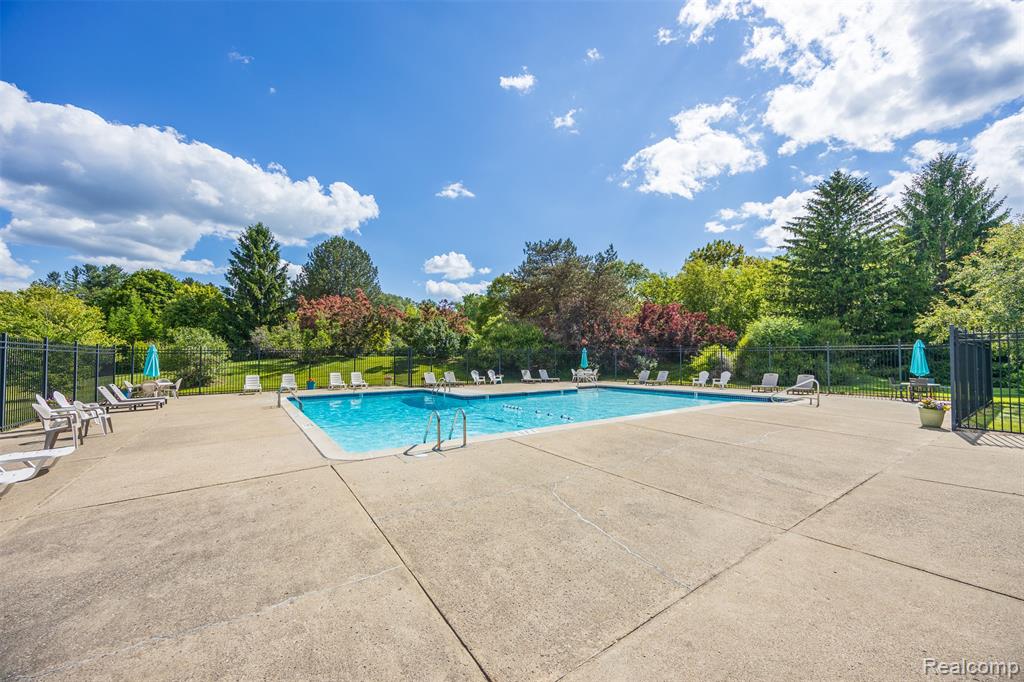 686 Peninsula Court, Ann Arbor, MI 48105 — Photo 41