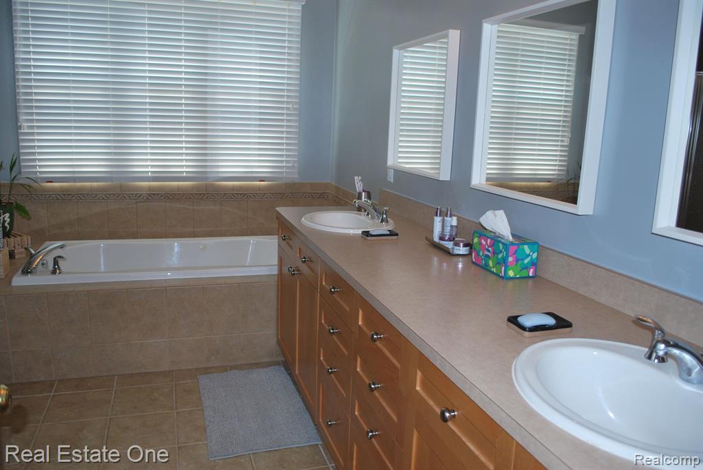 49664 TAFT Lane, Canton, MI 48188 — Photo 46