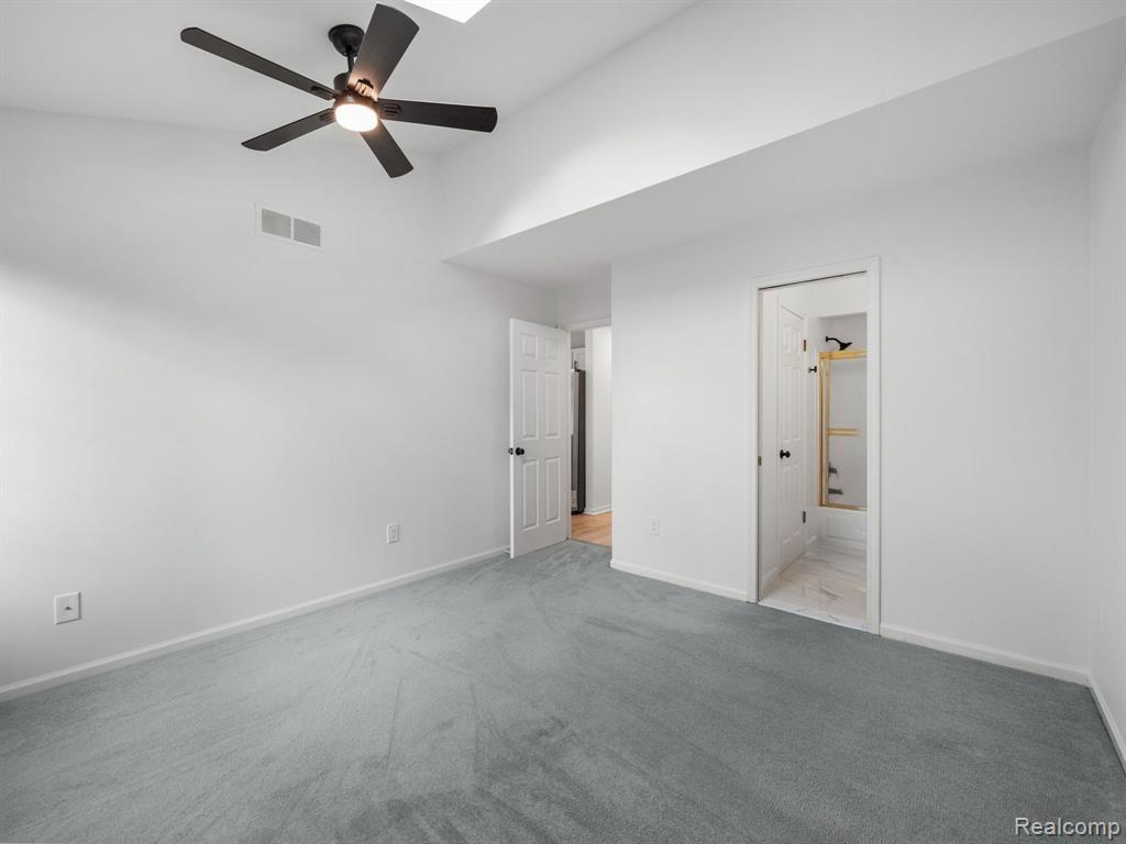 2581 S COMMERCE Road, Wolverine Lake, MI 48390 — Photo 14