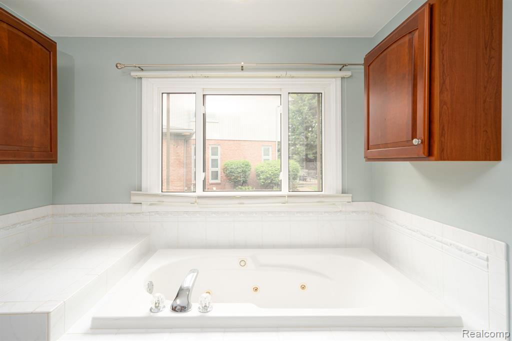 47248 Malburg Way Drive, Macomb, MI 48044 — Photo 39