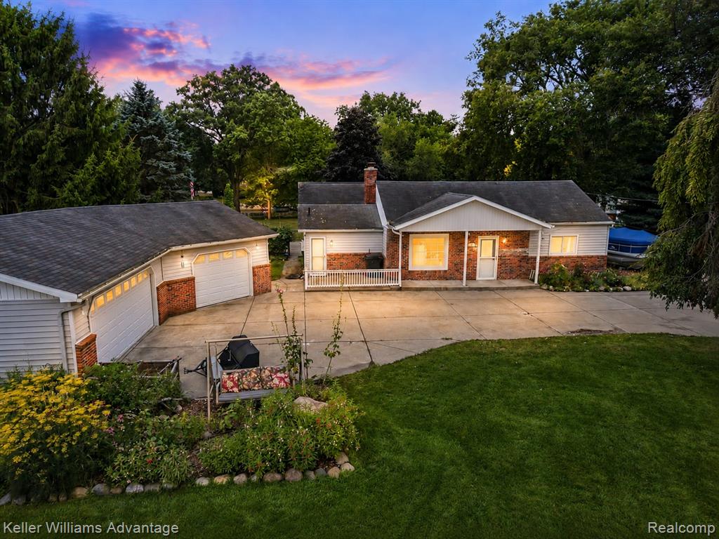 701 Artdale Drive, White Lake, MI 48383