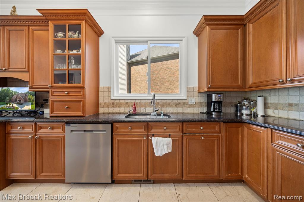 5679 Branford Drive, West Bloomfield, MI — Photo 21