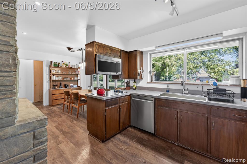 7174 Meadowvue Drive, Grand Blanc, MI 48439 — Photo 29