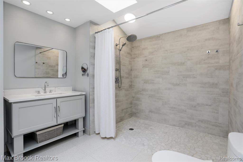 5844 INDEPENDENCE Lane, West Bloomfield, MI — Photo 26