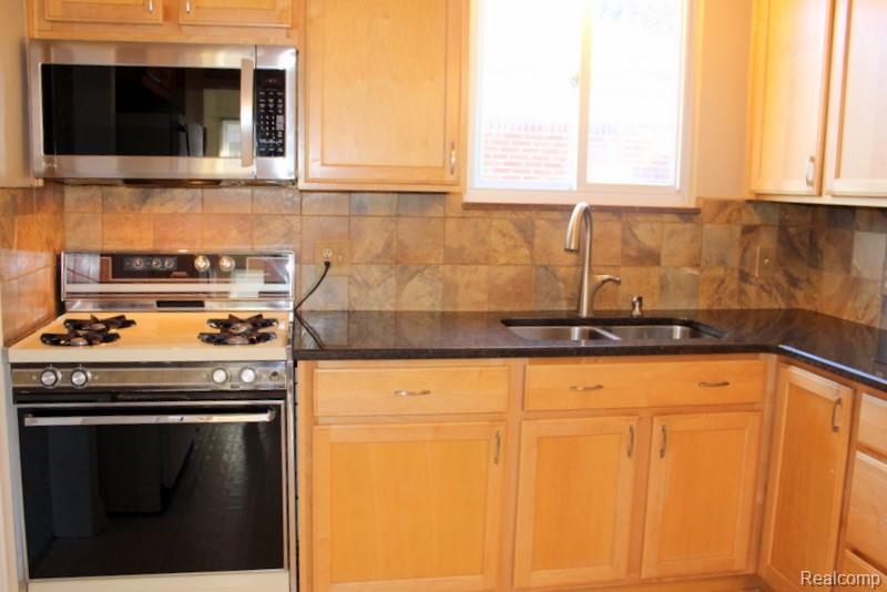 9854 Sterling Avenue, Allen Park, MI 48101 — Photo 16
