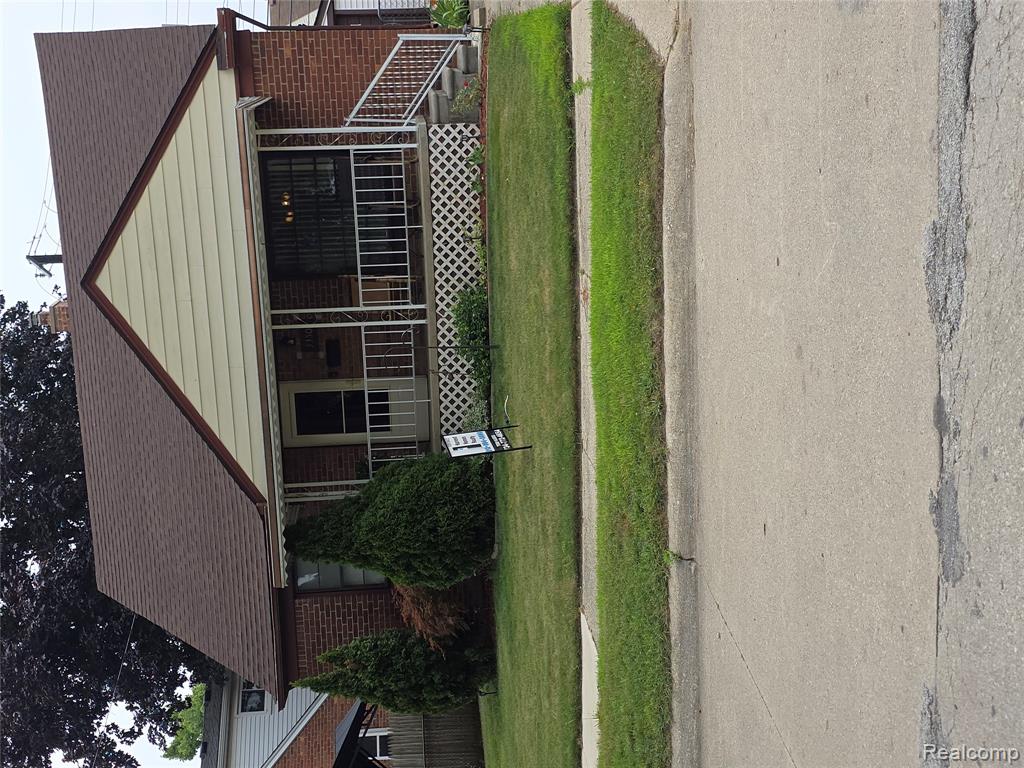33505 Clinton Street, Wayne, MI 48184