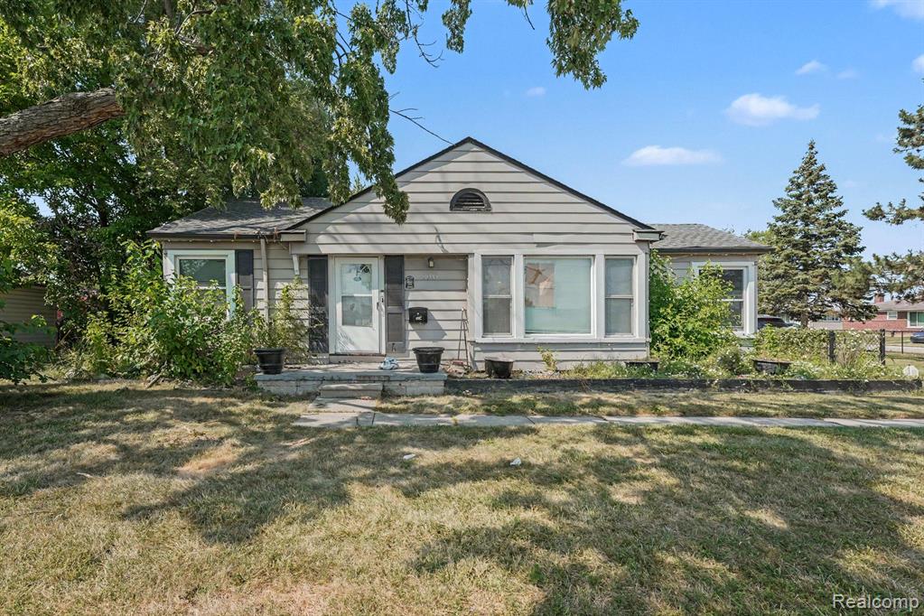 18553 E 10 Mile Road, Roseville, MI 48066
