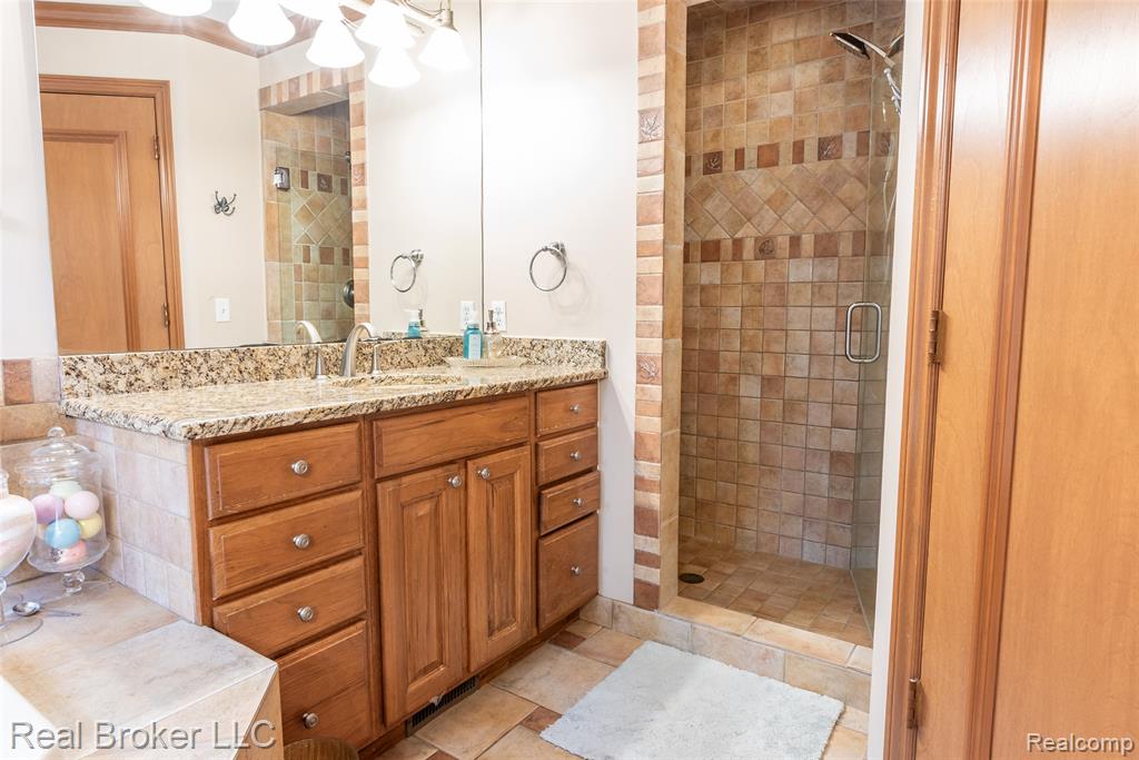 816 Seager Street, Commerce Twp, MI 48390 — Photo 29