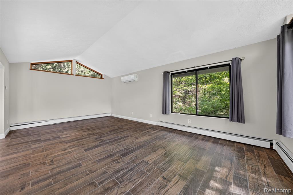 4565 Brookside Road, Fenton, MI 48430 — Photo 8
