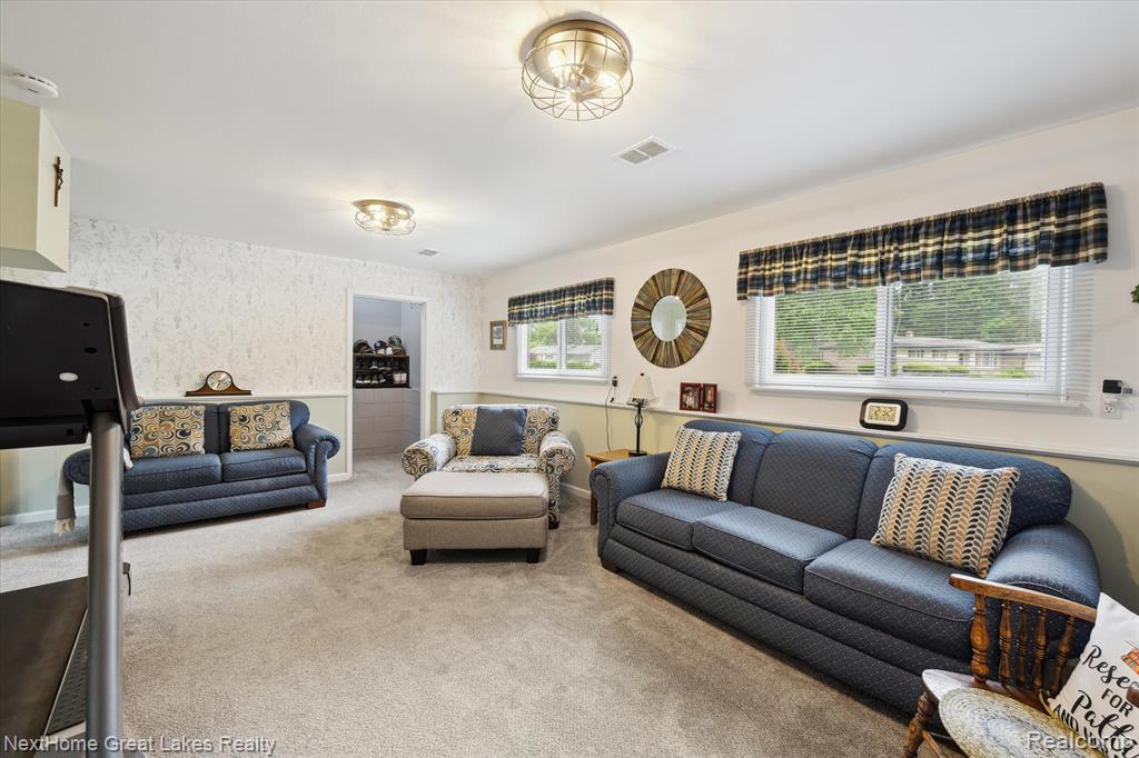 4098 Sam Snead Drive, Flint, MI 48506 — Photo 32