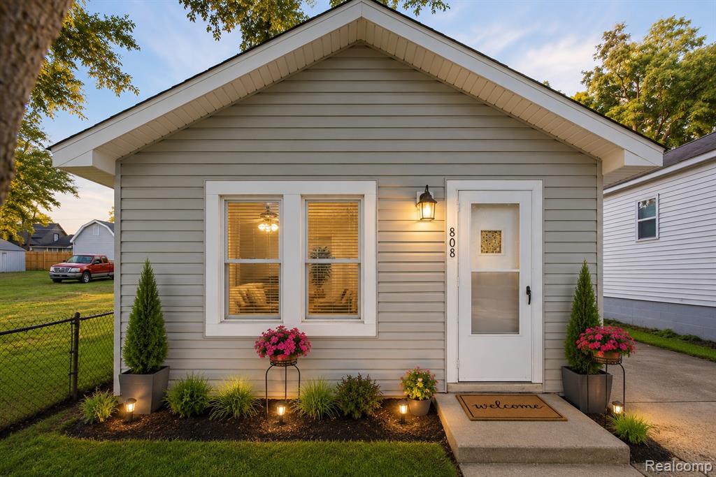808 Corwin Court, Pontiac, MI 48340 — Photo 2