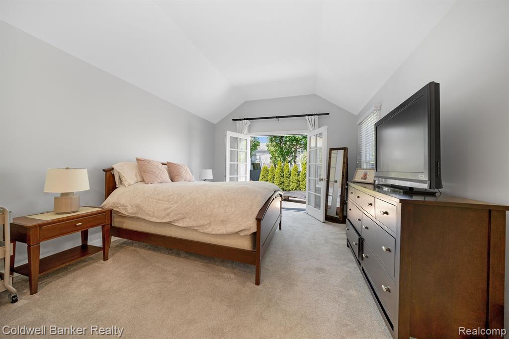 596 S GLENHURST Drive, Birmingham, MI 48009 — Photo 16