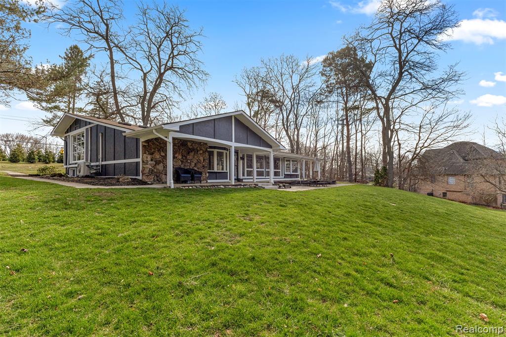 45401 W 9 Mile Road, Novi, MI — Photo 43