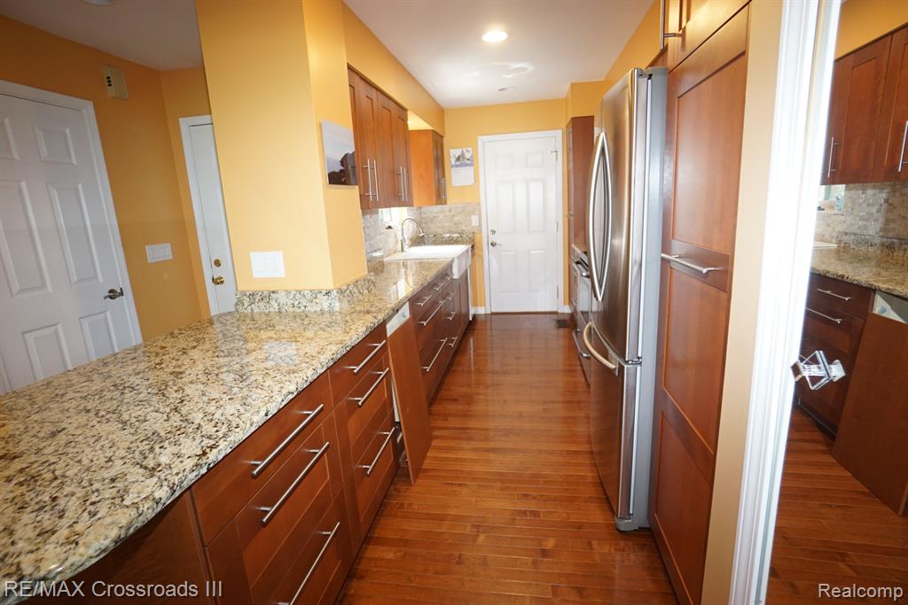 48295 BAYSHORE Drive, Van Buren, MI 48111 — Photo 2