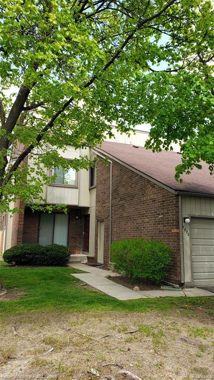 5872 Vassar, West Bloomfield, MI — front exterior