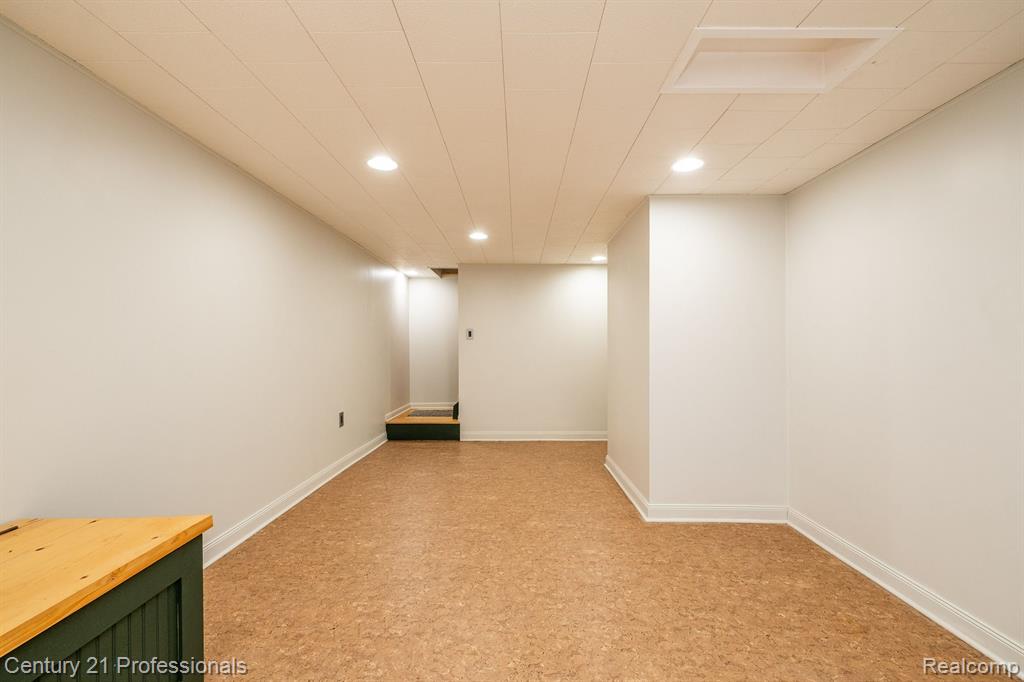 4256 BIEBER Drive, Sterling Heights, MI 48310 — Photo 34