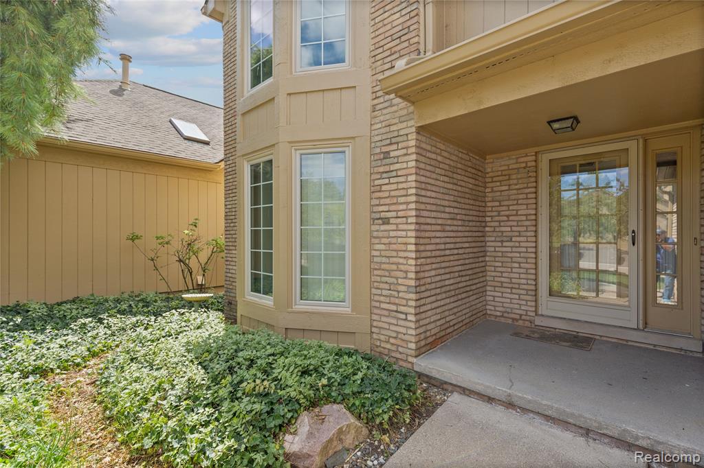 6579 Noble Road, West Bloomfield, MI — Photo 41