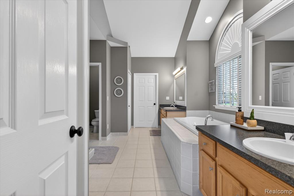 3226 Estate View Court, Commerce Twp, MI 48382 — Photo 26