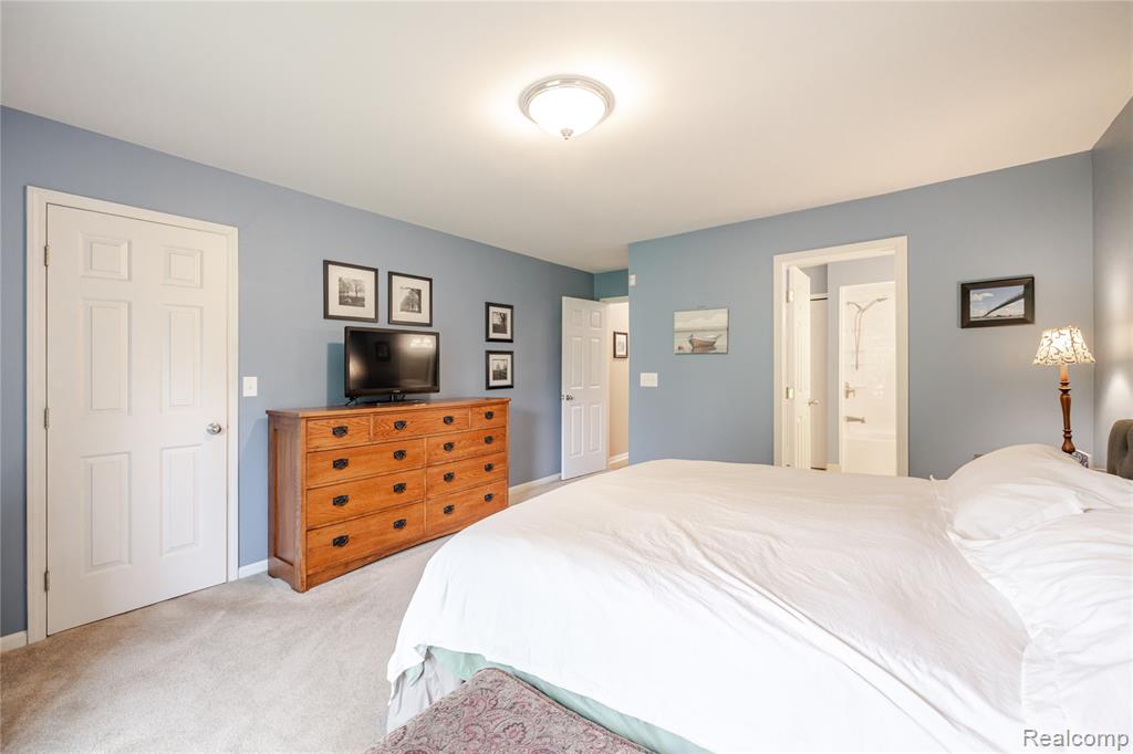 9892 Hawthorne Glen Drive, Grosse Ile, MI 48138 — Photo 18