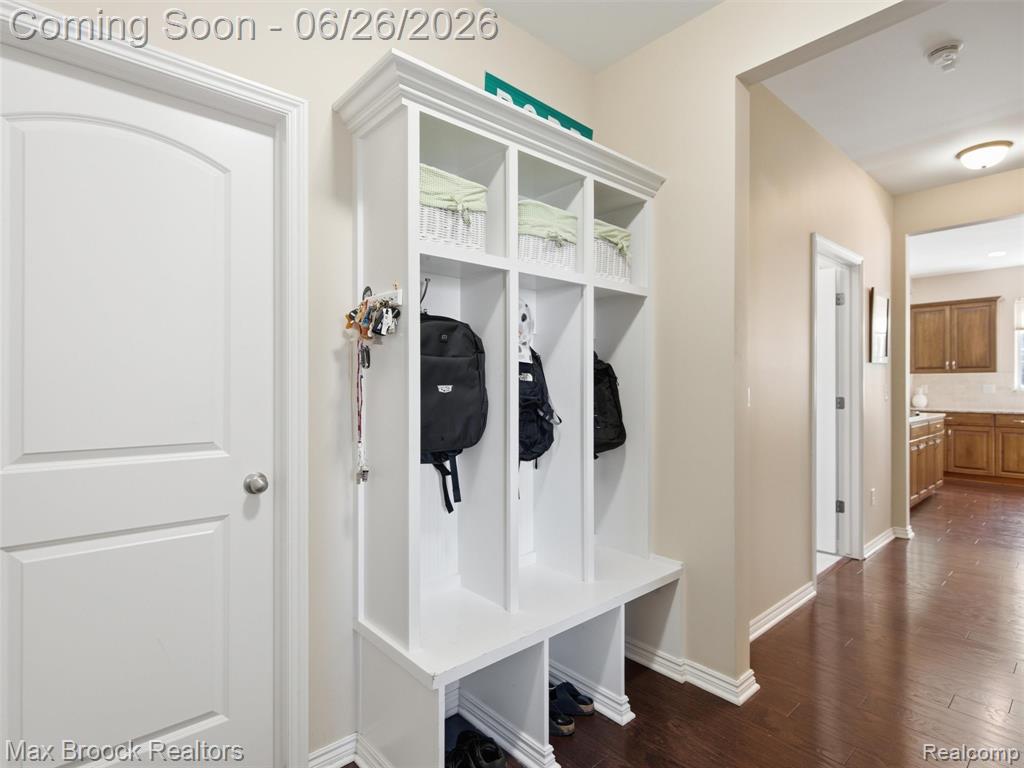583 Birchcrest Court, Oakland, MI — Photo 27