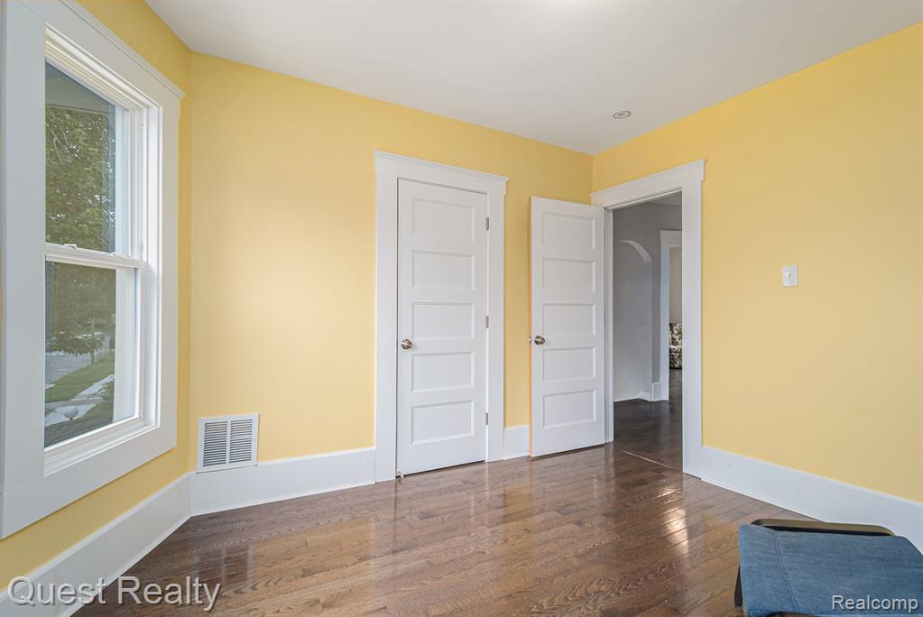 2499 BALDWIN Street, Detroit, MI 48214 — Photo 16